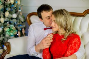 Uomini dello zodiaco con espressioni permalose, rappresentanti i segni più sensibili e reattivi.